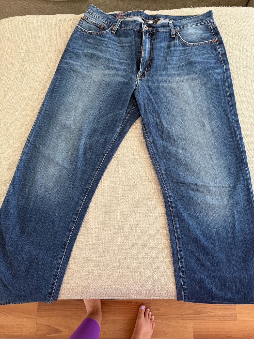 Lucky Brand Men's Faded Blue Straight Jeans